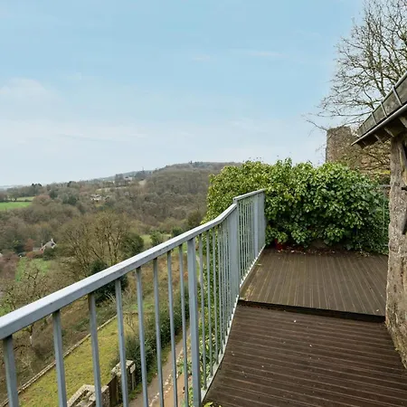 Les Remparts Wifi - Terrasse * Sainte-Suzanne (Mayenne)
